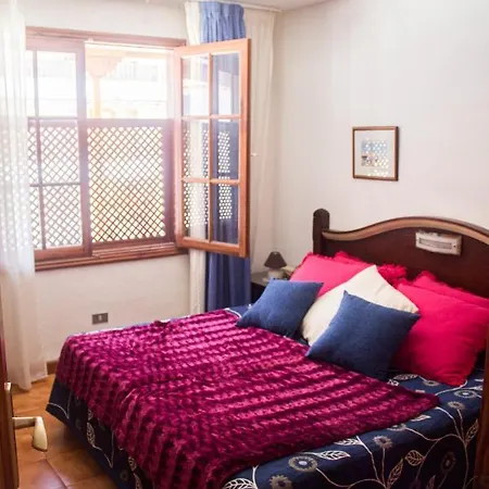 Beachfront & Sunny Gigantes Appartement *